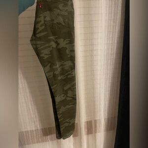 Levi 535 super skinny camouflage pants